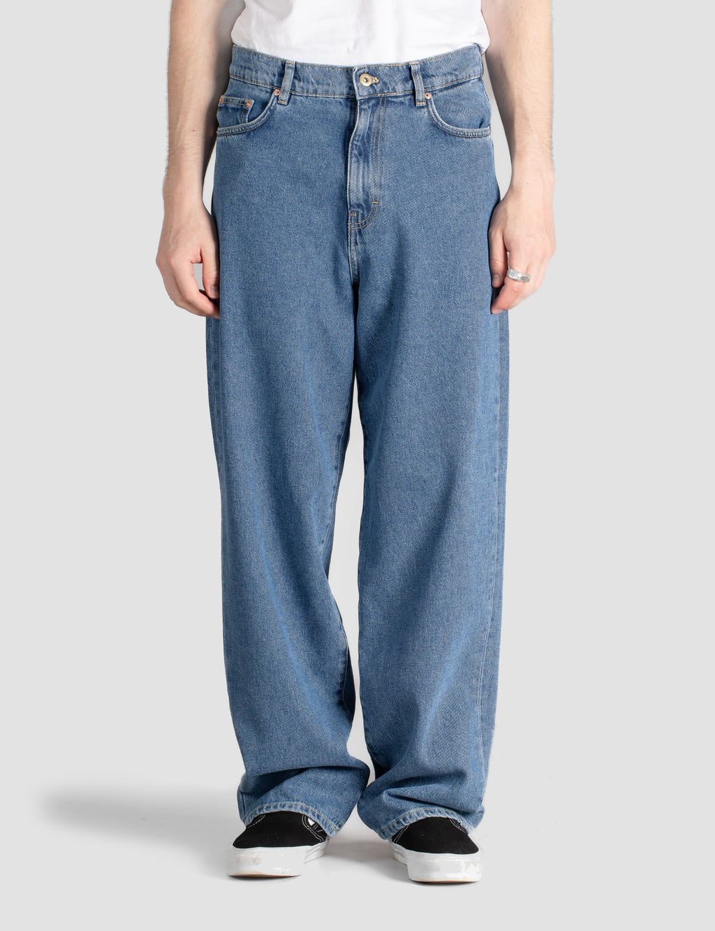 AW2402677_11_1024x.jpg?v=