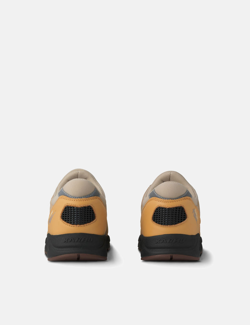 Karhu Aria 95 Trainers - Oak Buff/White