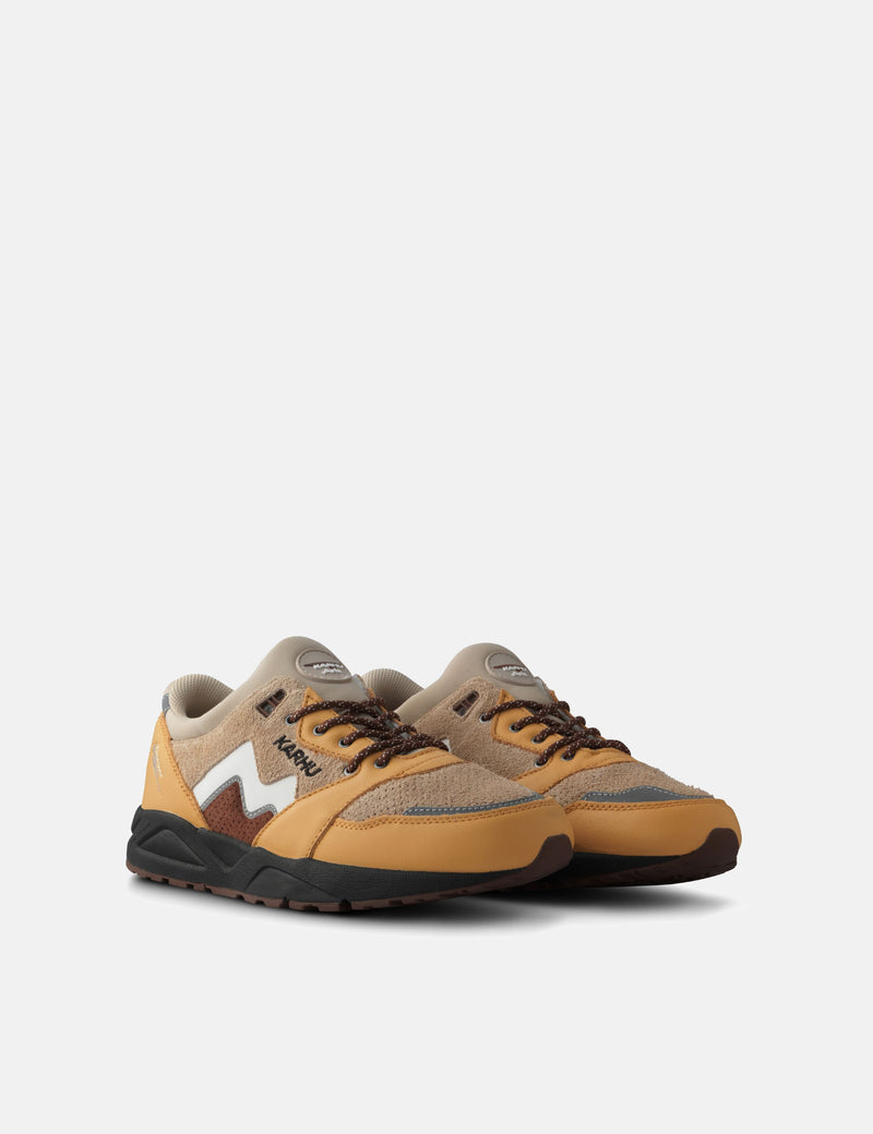 Karhu Aria 95 Trainers - Oak Buff/White