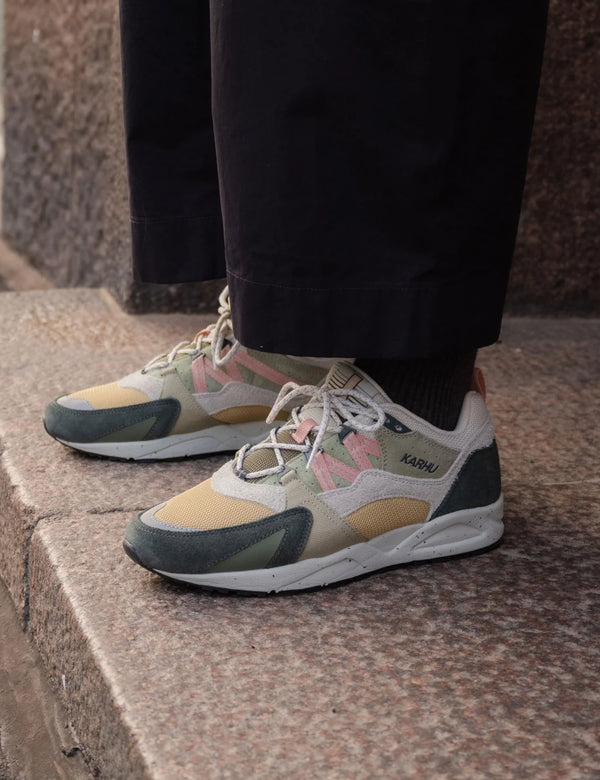 Karhu Fusion 2.0 Trainers - Darkest Spruce/Cameo Rose