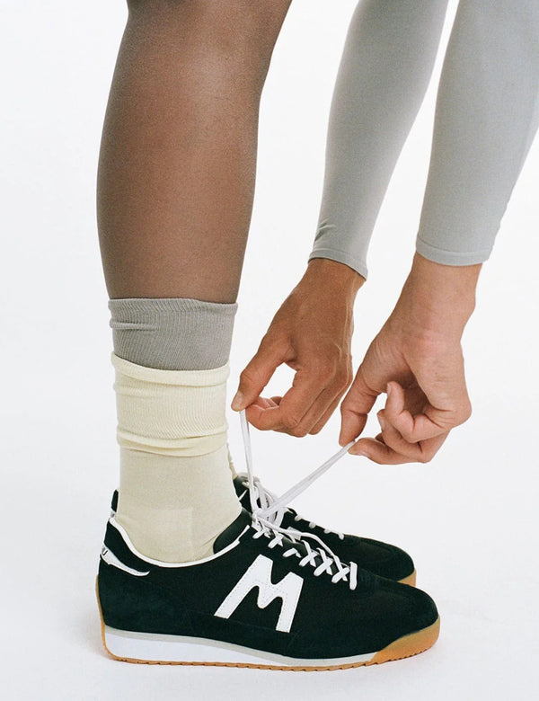 Karhu Mestari Trainers - Black/White