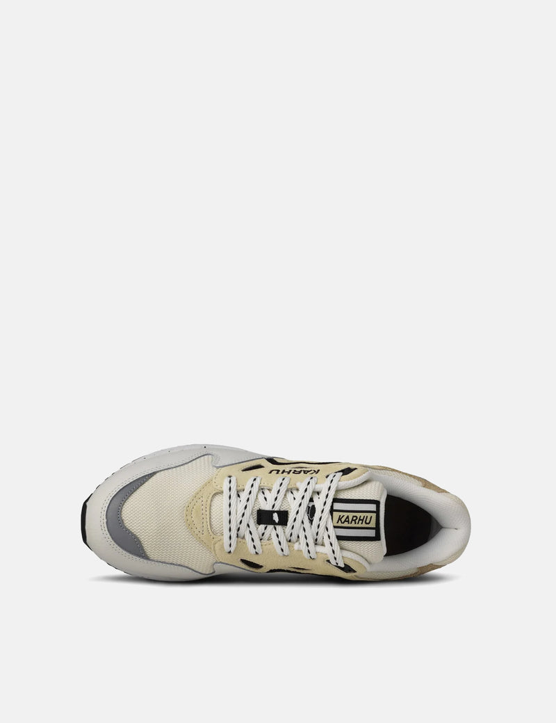 Karhu Legacy 96 Trainers - Blanc de Blanc/Wood Ash