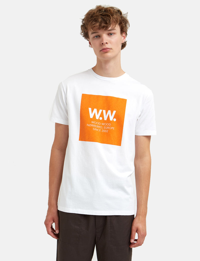 Virkelig Turbulens I fare Wood Wood WW Square T-Shirt - Bright White/Orange | URBAN EXCESS. – URBAN  EXCESS USA
