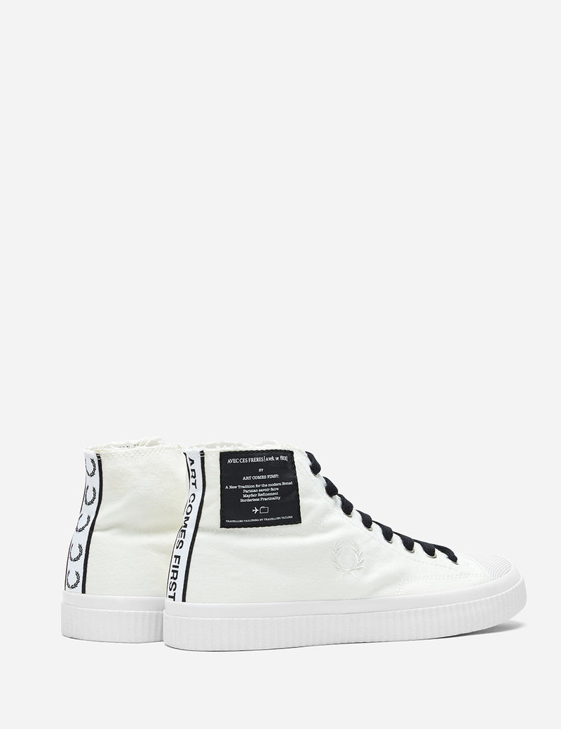 Fred Perry Art Coms First Hughes Mid Cvs Trainers - Snow White