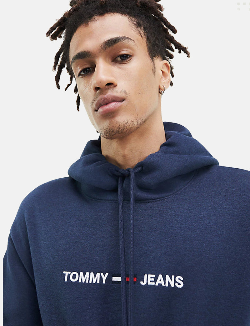 Weerkaatsing waarschijnlijk Wiskunde Tommy Hilfiger Straight Logo Hooded Sweatshirt - Black | URBAN EXCESS. –  URBAN EXCESS USA