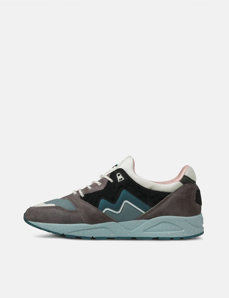 Karhu Aria 95 (F803077) - Plum Kitten Brown/Jet Black