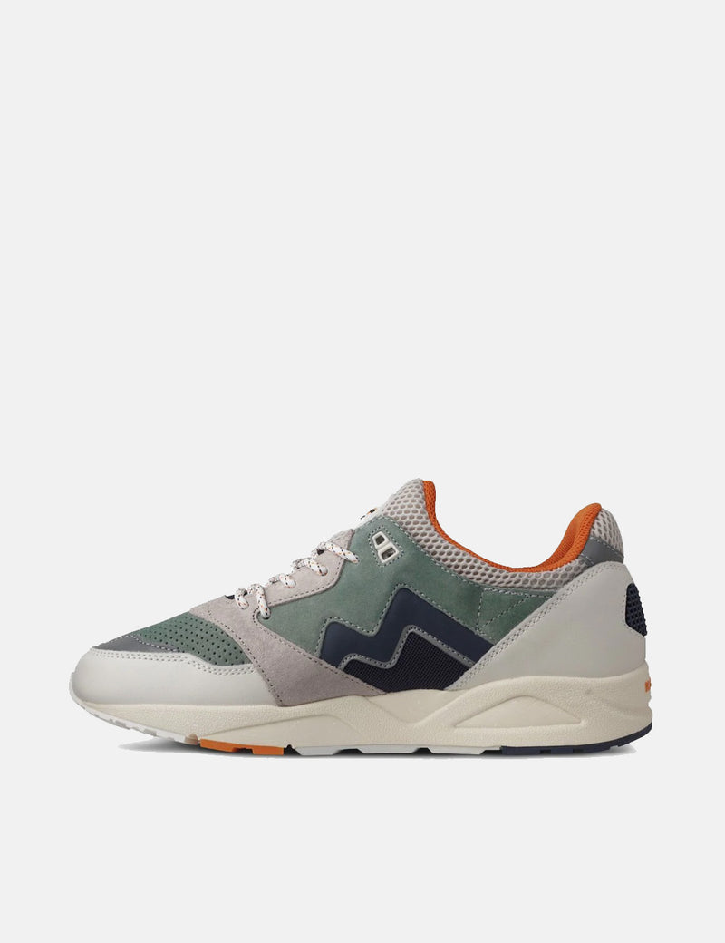 Karhu Aria Trainers - Lily White/India Ink