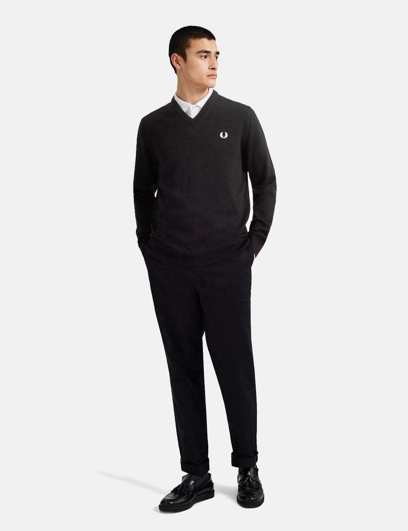 Fred Perry Classic V-Neck Jumper - Black I URBAN EXCESS.