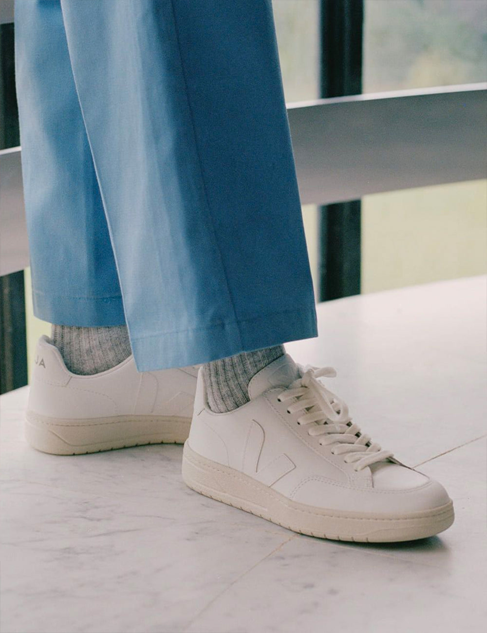 Womens Veja V-12 Leather Trainers - Extra White I URBAN EXCESS.